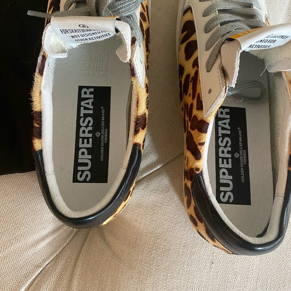 Golden superstars leopard with black star - Picture 2 of 5